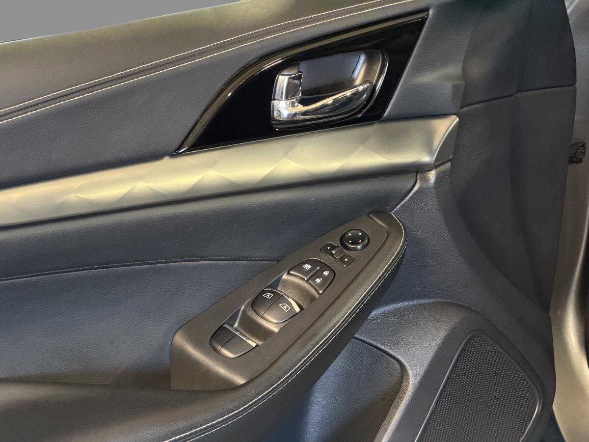 Nissan Maxima SL Sedan 2023 — photo 9