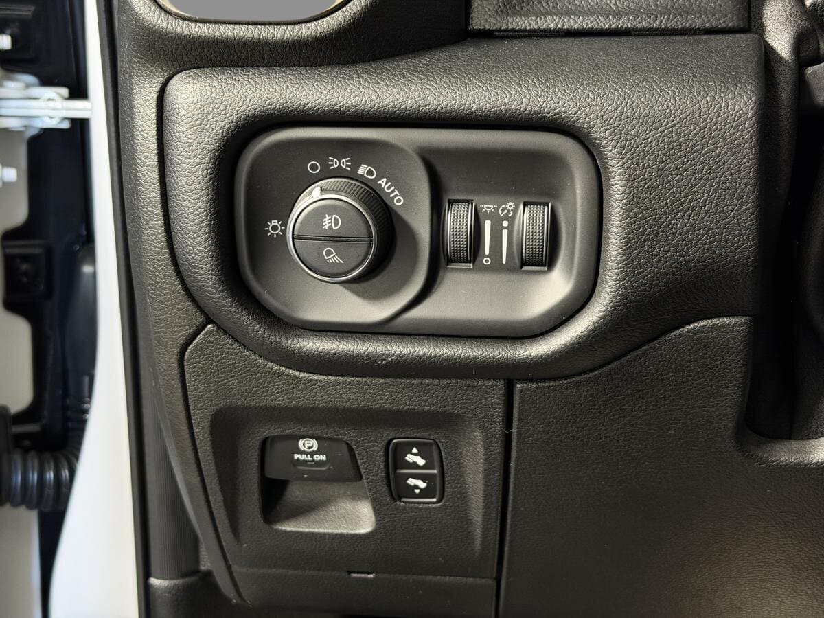 RAM 1500 Sport/rebel Swb 2019 — photo 12