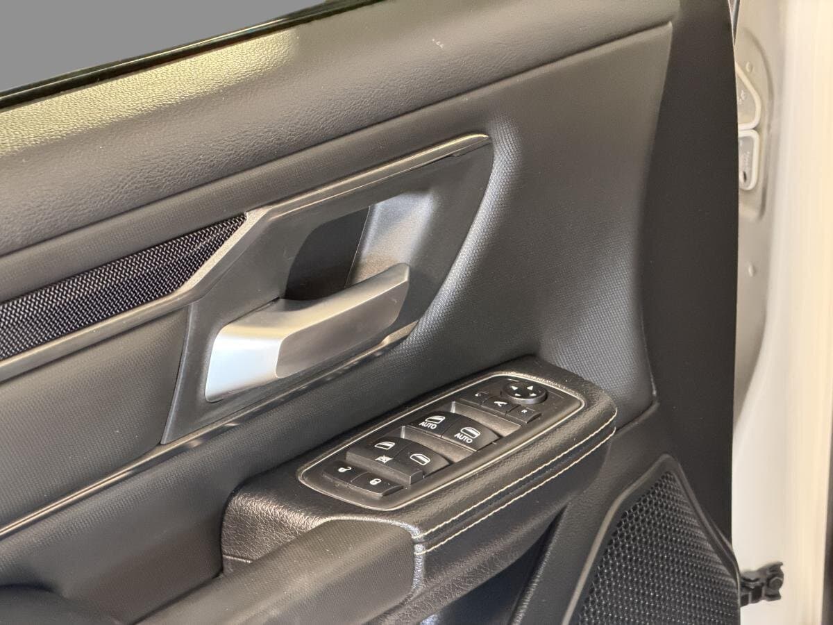 RAM 1500 Sport/rebel Swb 2019 — photo 9