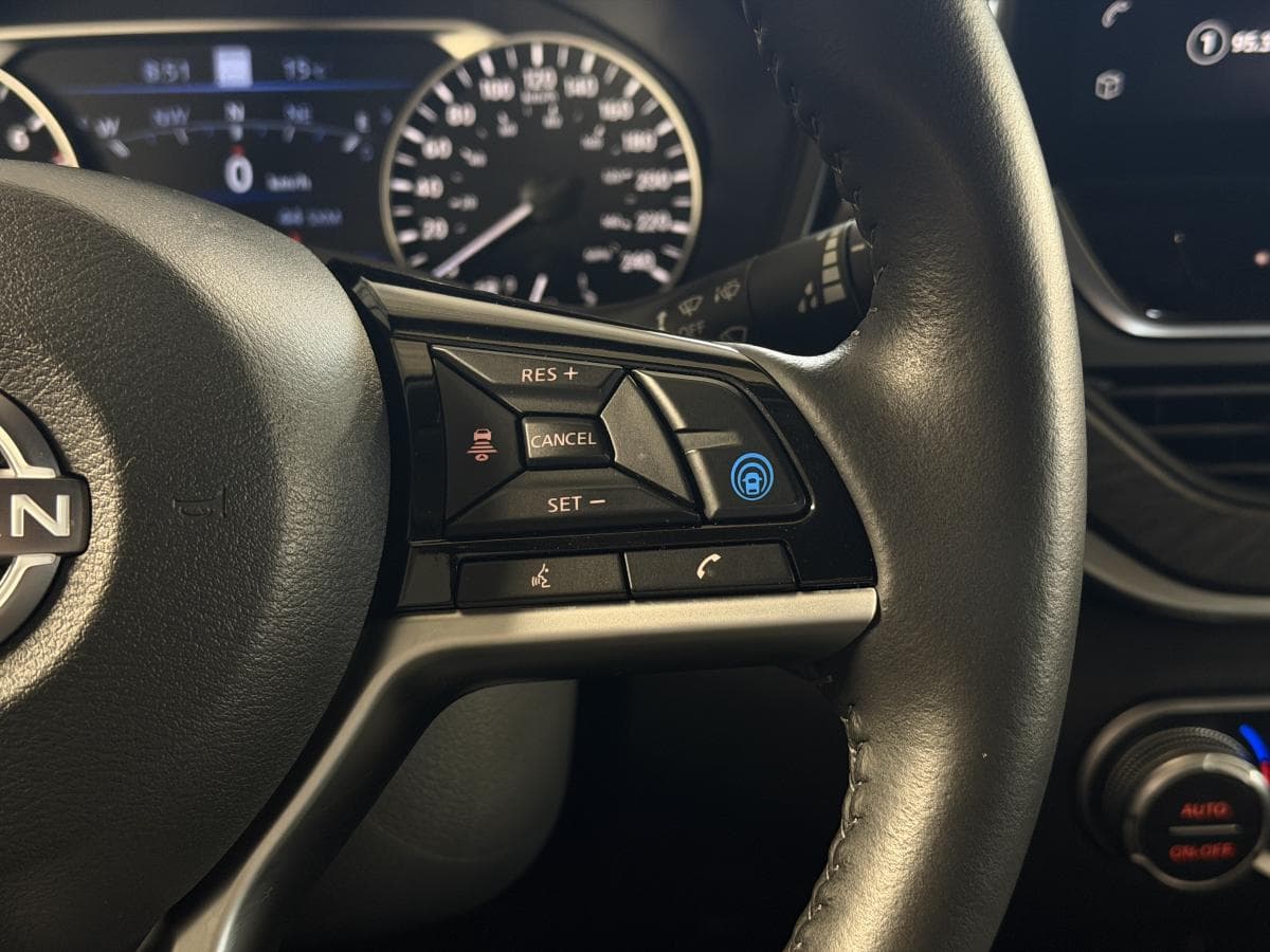 Nissan Altima Platinum AWD 2024 — photo 18