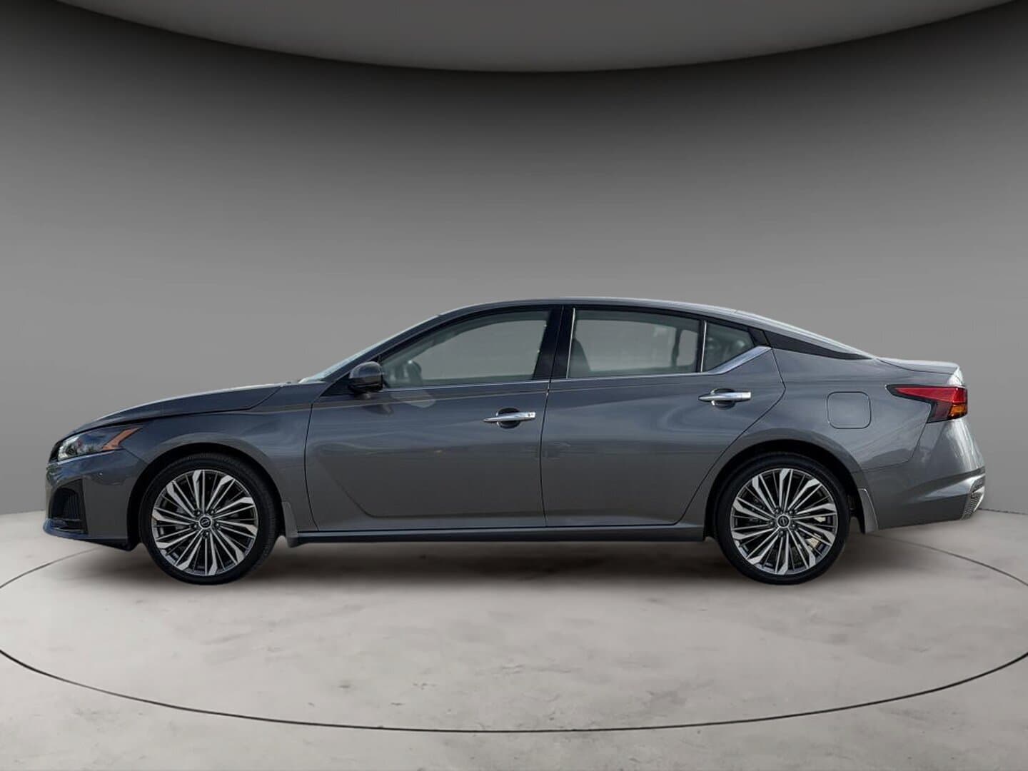 Nissan Altima Platinum AWD 2024 — photo 4