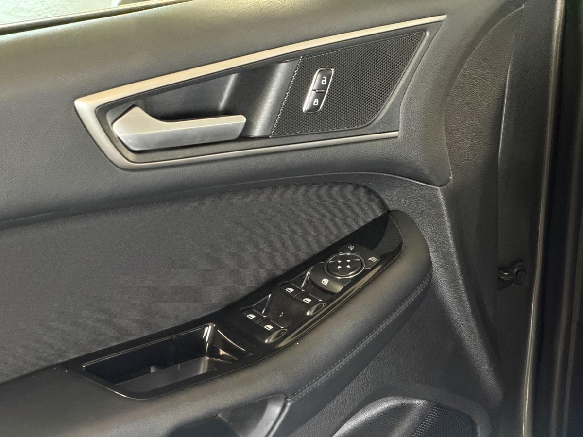 Ford Edge 4dr SEL AWD 2017 — photo 8