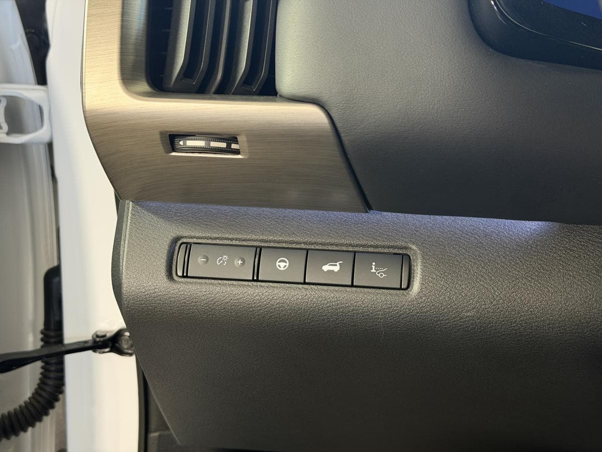 Nissan Pathfinder Platinum 4WD 2025 — photo 10