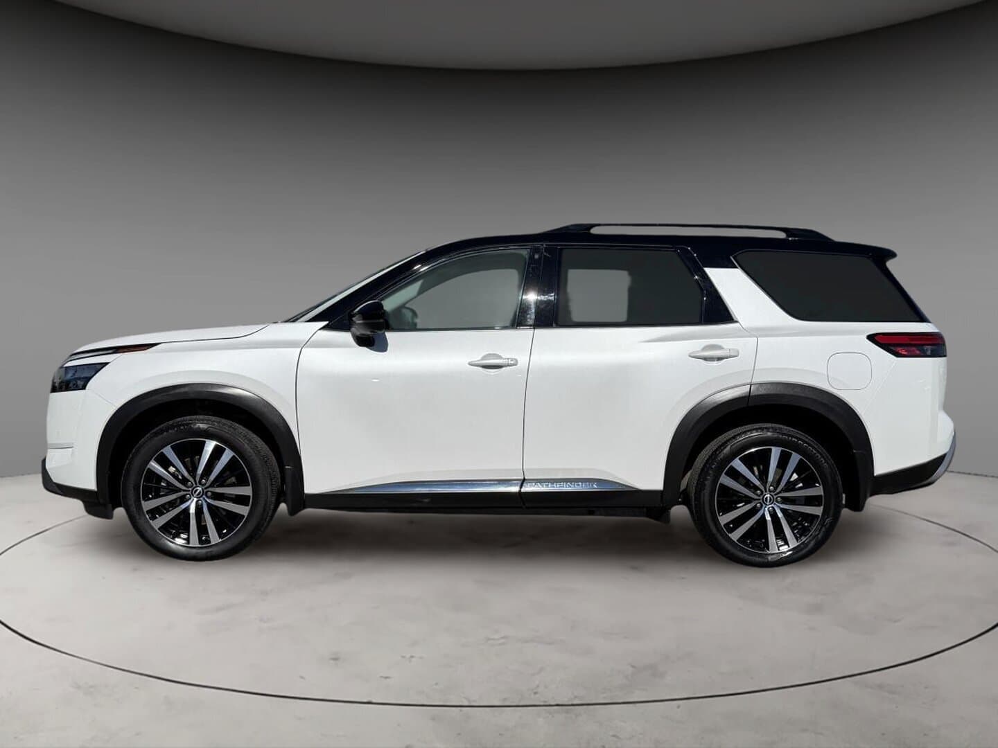 Nissan Pathfinder Platinum 4WD 2025 — photo 4