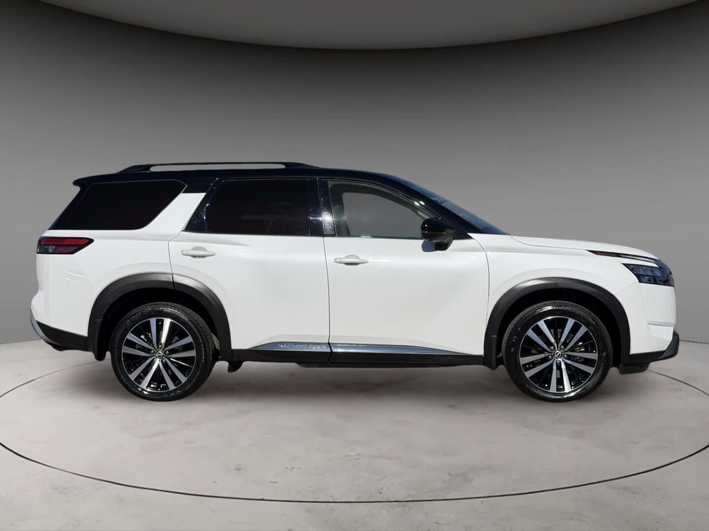 Nissan Pathfinder Platinum 4WD 2025 — photo 5