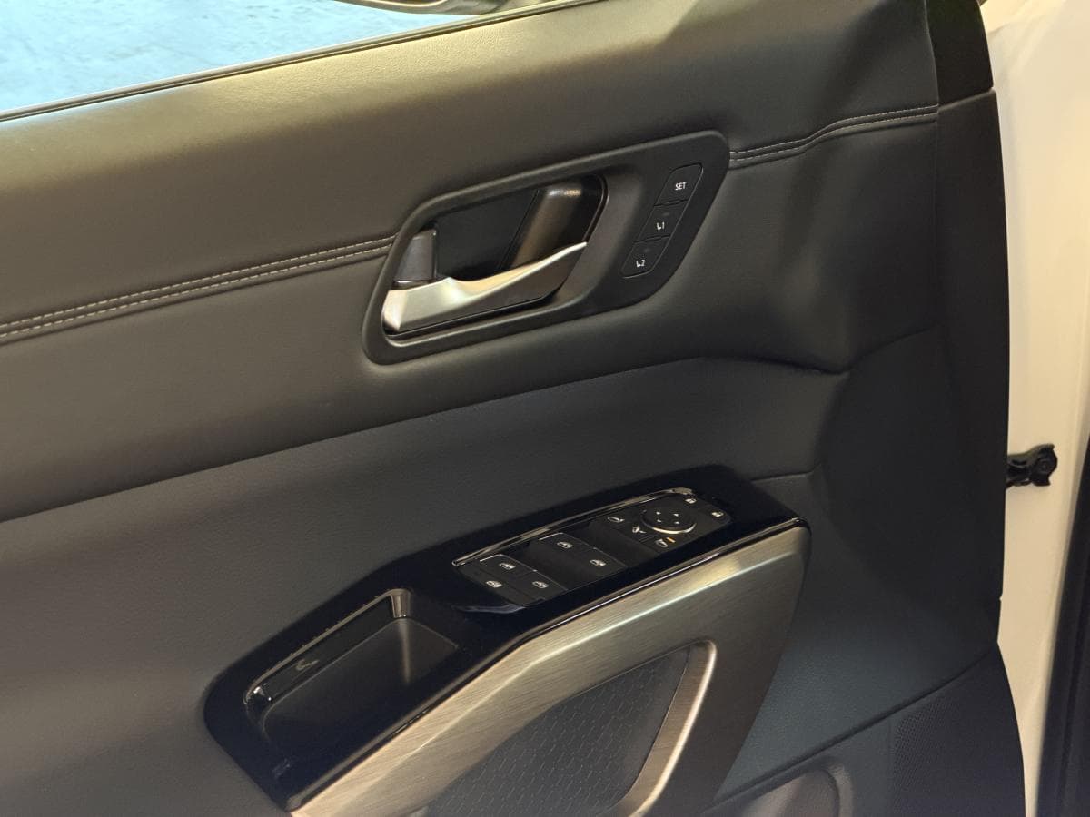 Nissan Pathfinder Platinum 4WD 2025 — photo 9