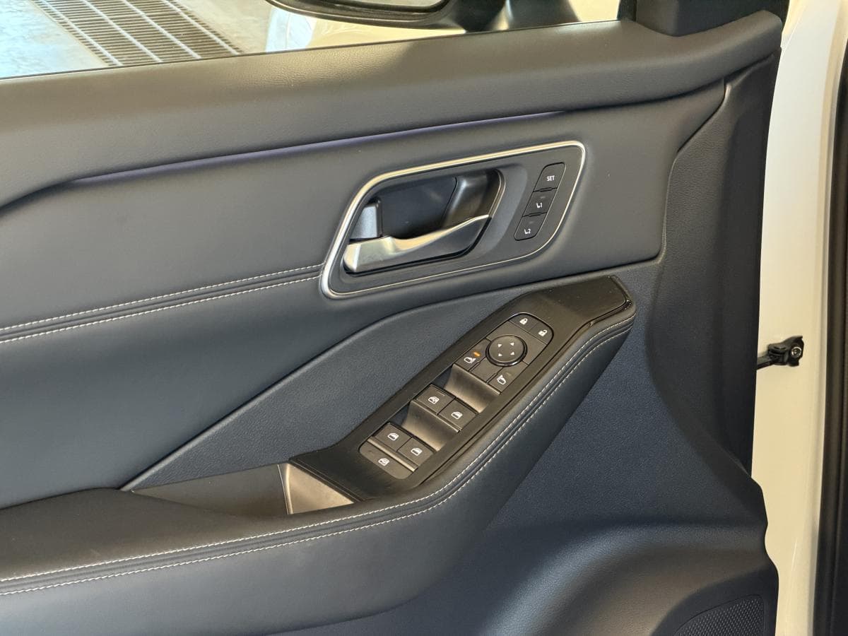 Nissan Rogue AWD Platinum 2026 — photo 9