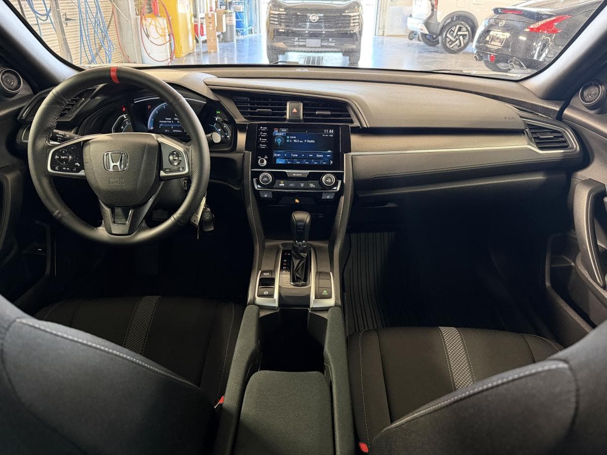 Honda Civic LX CVT Coupe 2020 — photo 13