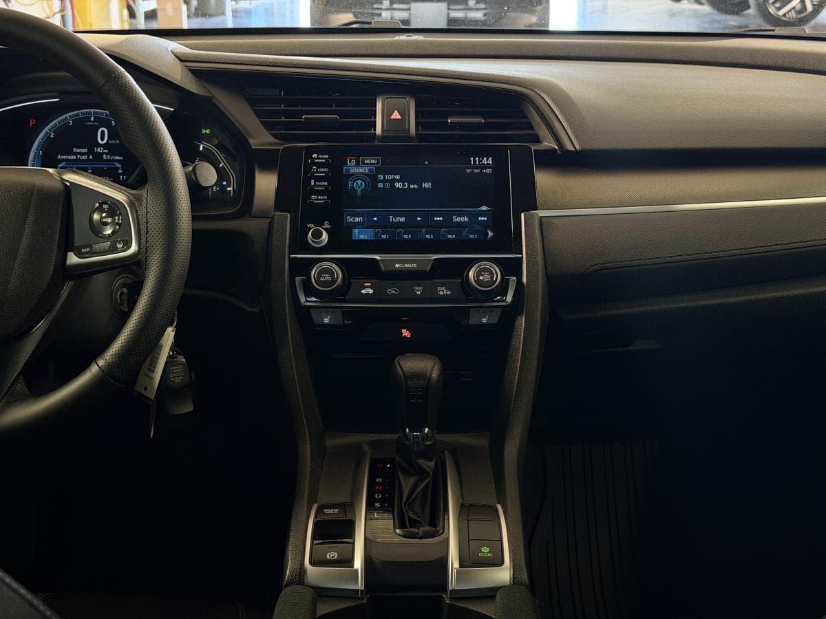 Honda Civic LX CVT Coupe 2020 — photo 19