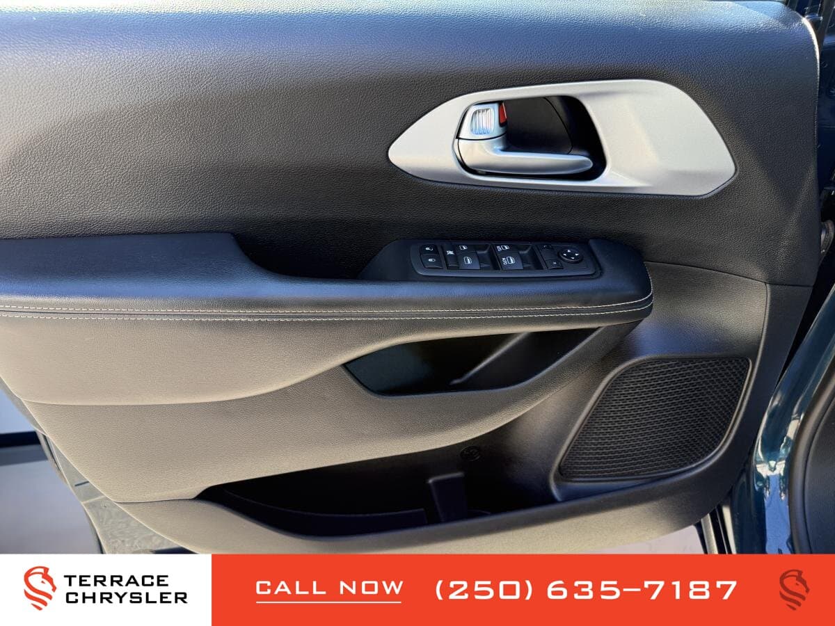 Chrysler Pacifica Touring AWD 2022 — photo 10