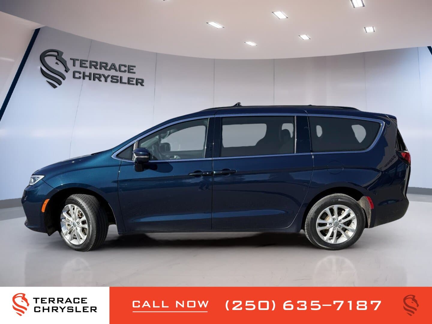 Chrysler Pacifica Touring AWD 2022 — photo 2