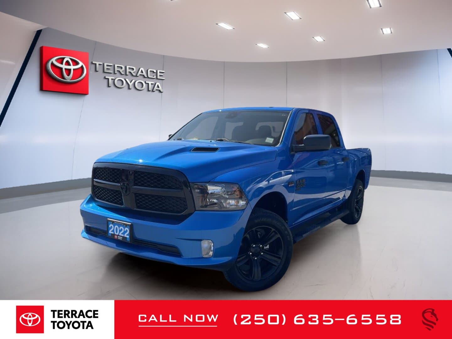 RAM 1500 Classic Express 4x4 Crew Cab 5'7" Box 2022 Blue à vendre à Terrace