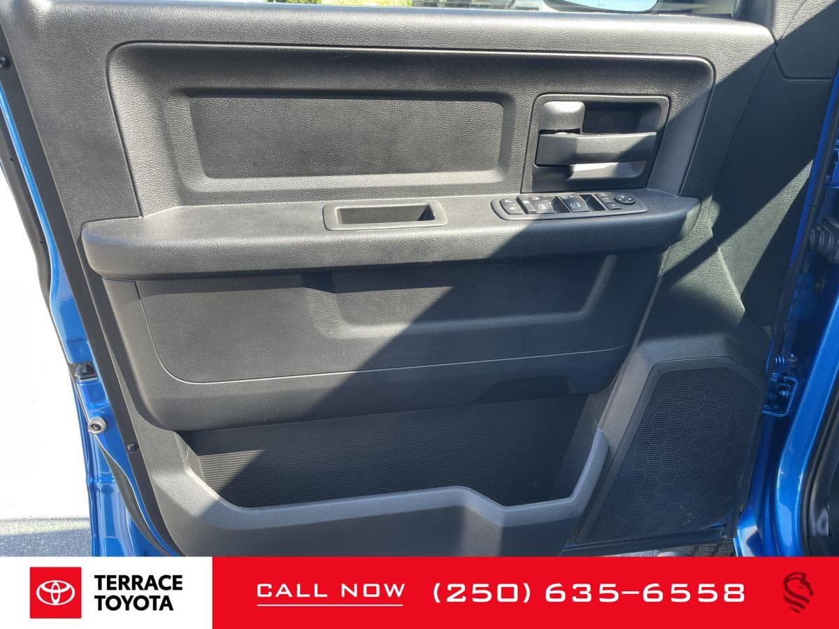RAM 1500 Classic Express 4x4 Crew Cab 5'7" Box 2022 — photo 11