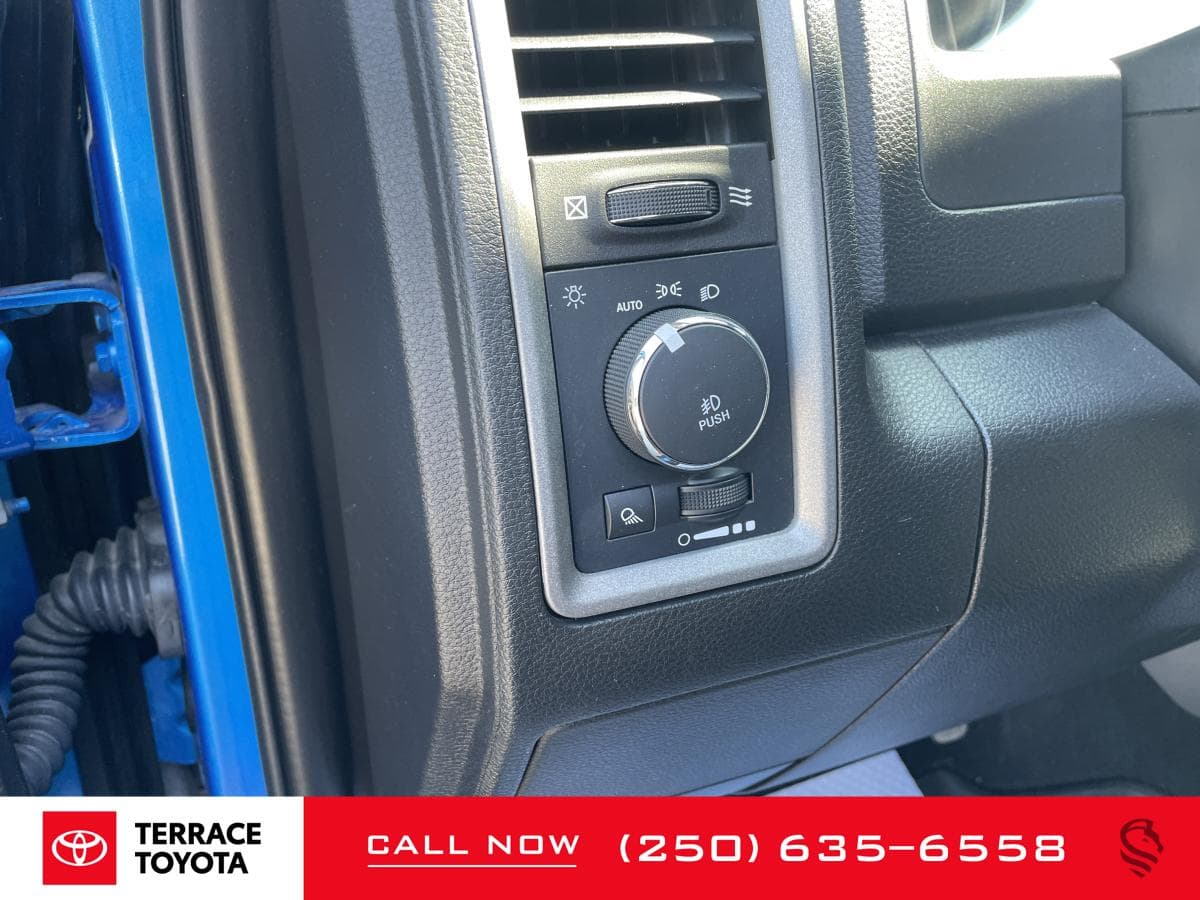 RAM 1500 Classic Express 4x4 Crew Cab 5'7" Box 2022 — photo 13
