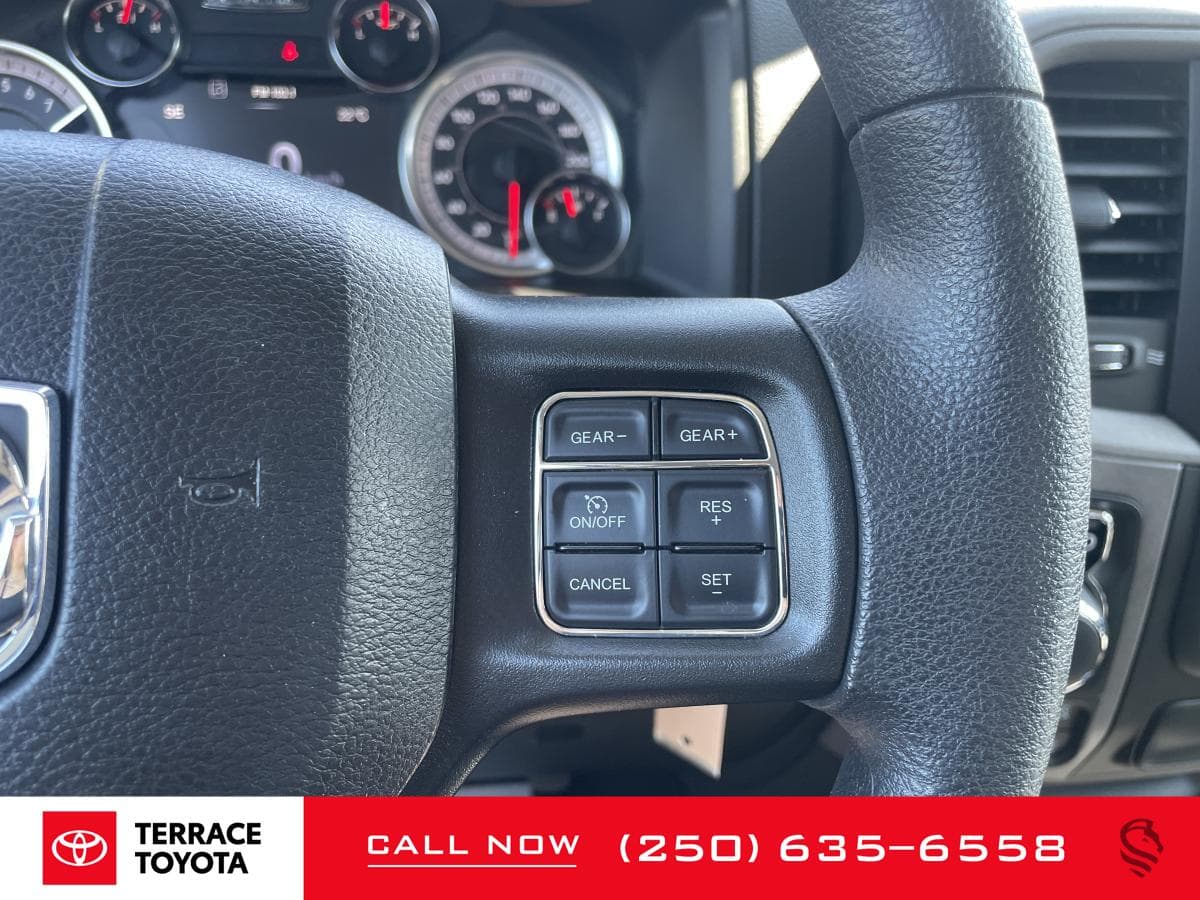 RAM 1500 Classic Express 4x4 Crew Cab 5'7" Box 2022 — photo 15