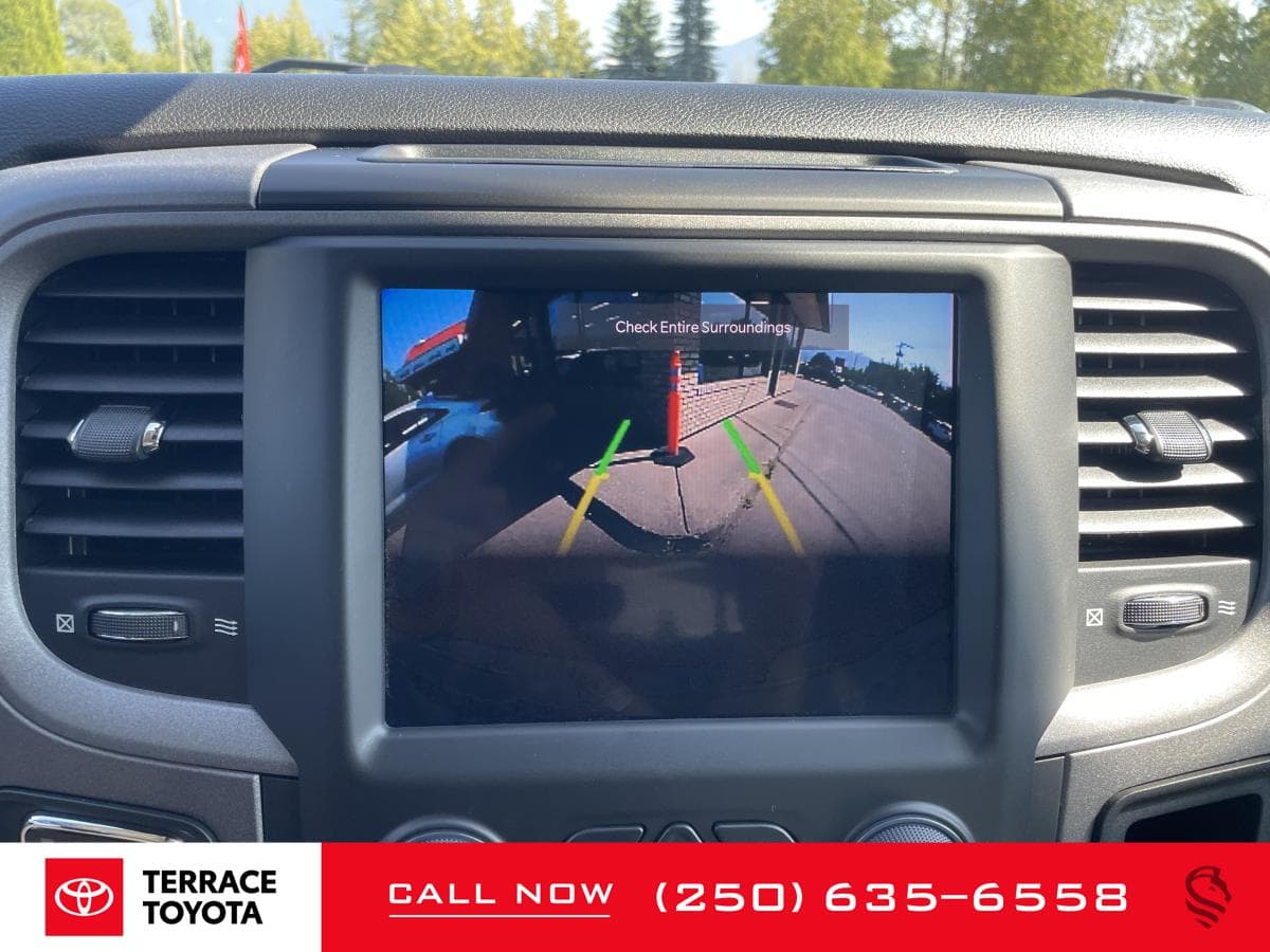 RAM 1500 Classic Express 4x4 Crew Cab 5'7" Box 2022 — photo 20