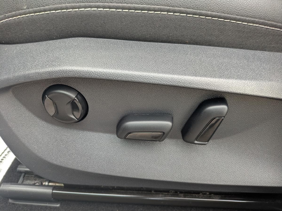 Volkswagen Taos Comfortline-New Brake Pad, New Brake Rotors 2023 — photo 17