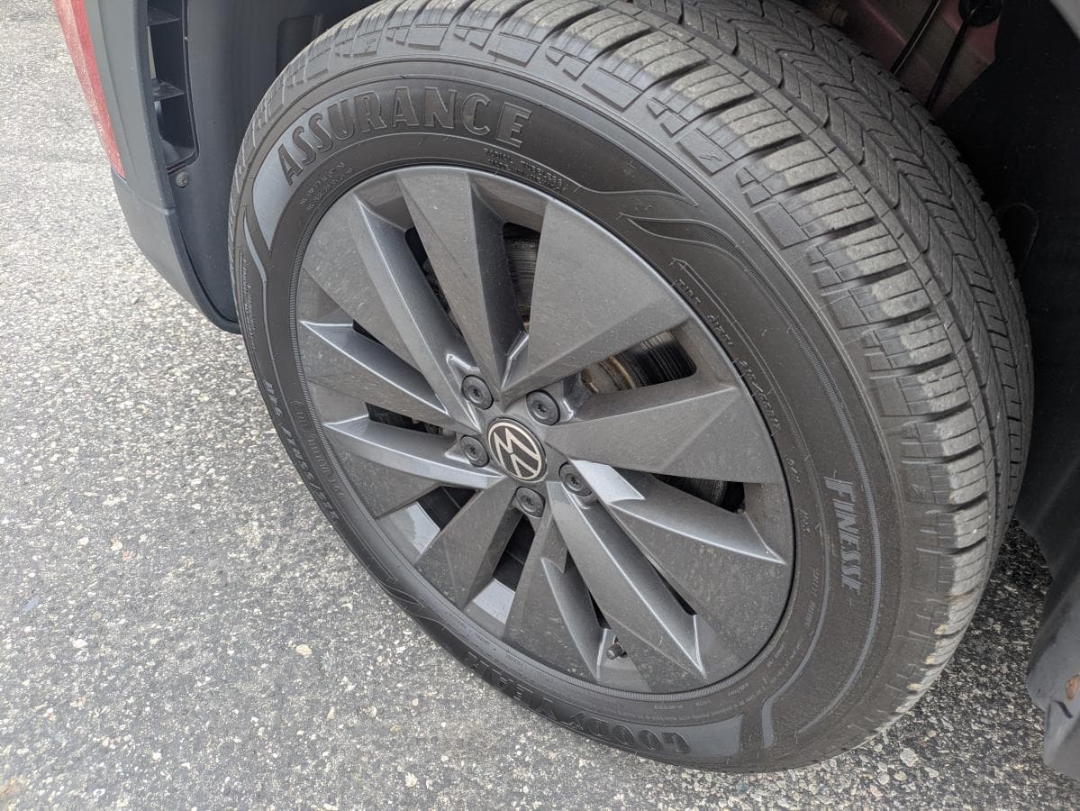 Volkswagen Taos Comfortline-New Brake Pad, New Brake Rotors 2023 — photo 9