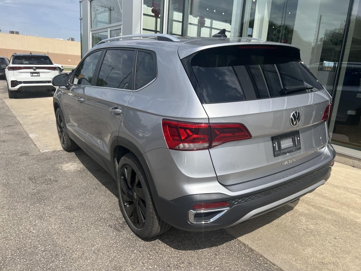 Volkswagen Taos Comfortline-Condition Like New! 2024 — photo 3