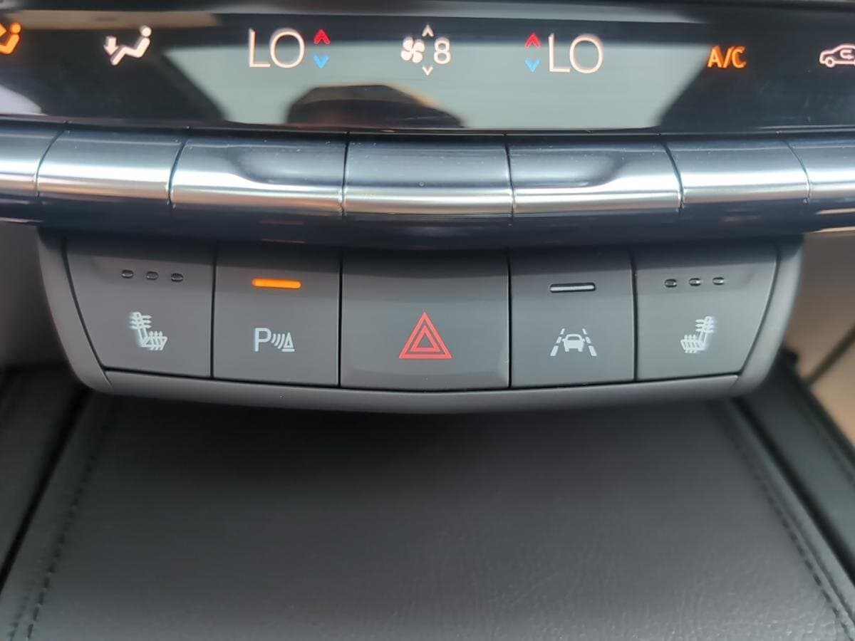 Cadillac XT4 PREMIUM LUXURY * AWD * CUIR * TOIT * BI-ZONE * VOLANT CHAUFF * 2025 — photo 20