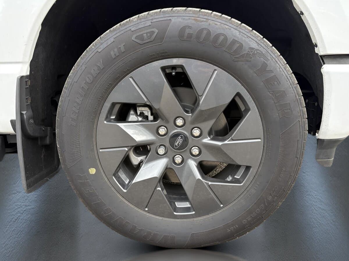 Ford F-150 Lightning FLASH * AWD * 536HP * CUIR * CAM&Eacute;RA 360&deg; * BANG &amp; OLUFSEN * 2025 — photo 14