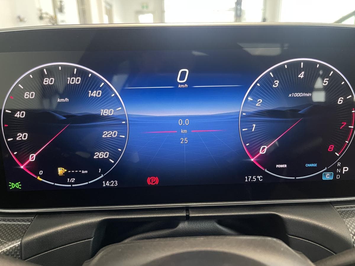 Mercedes-Benz C 300 2026 — photo 15