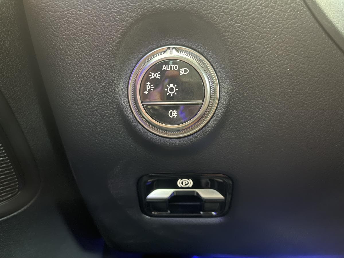 Mercedes-Benz C 300 2026 — photo 21
