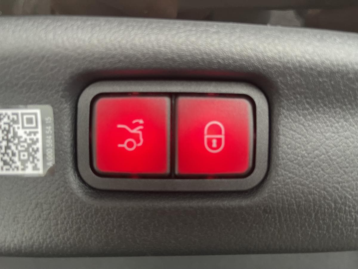 Mercedes-Benz C 300 2026 — photo 6