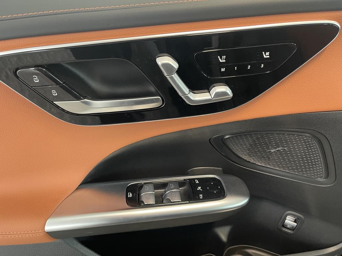 Mercedes-Benz C 300 2026 — photo 8