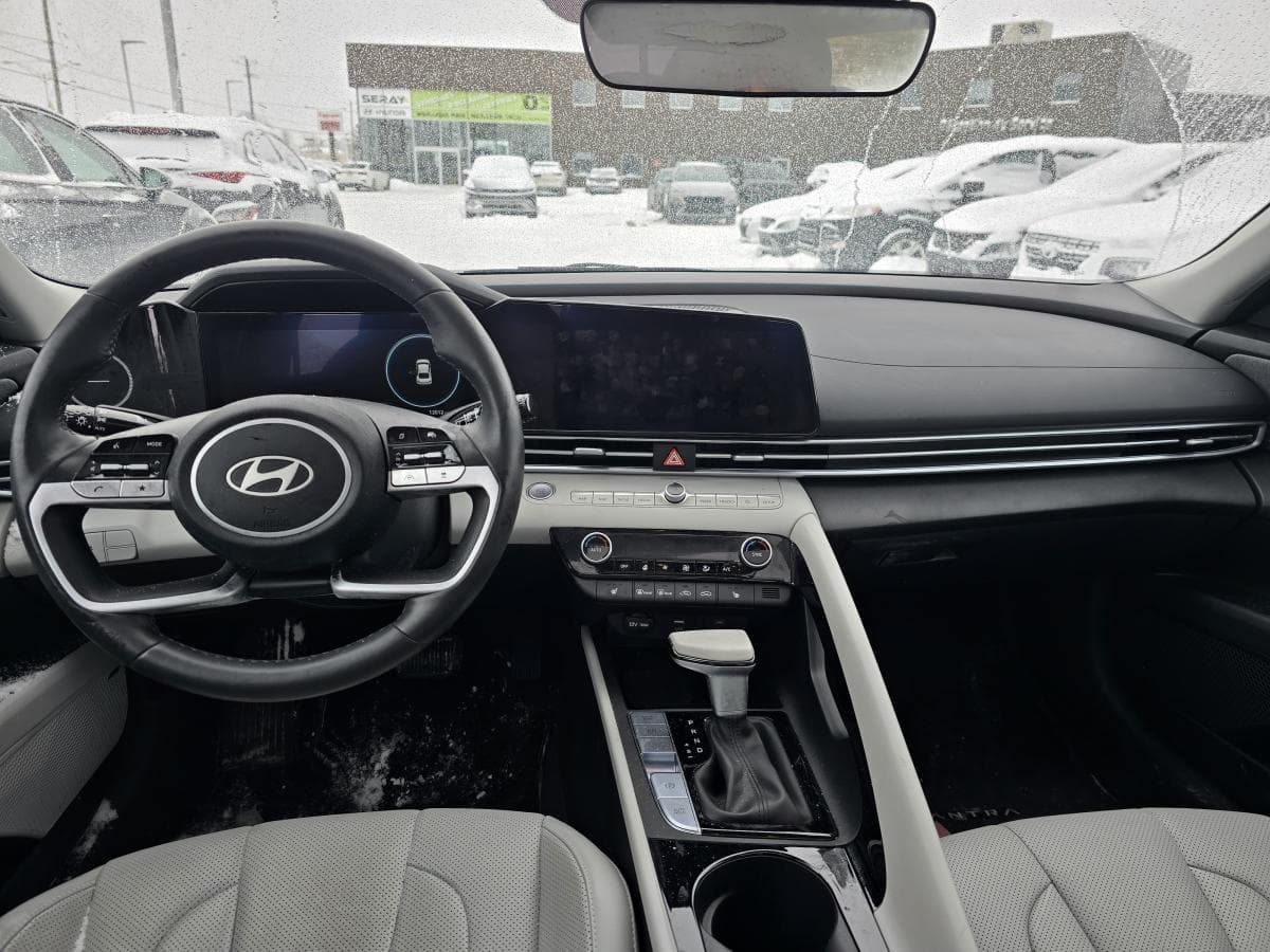 Hyundai Elantra Luxury IVT w/Two-Tone Interior 2025 — photo 13