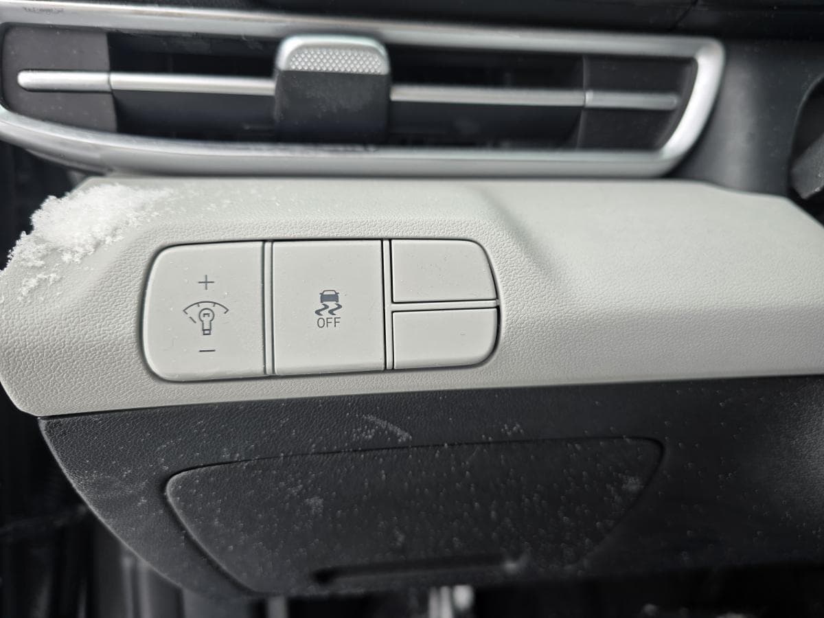 Hyundai Elantra Luxury IVT w/Two-Tone Interior 2025 — photo 15