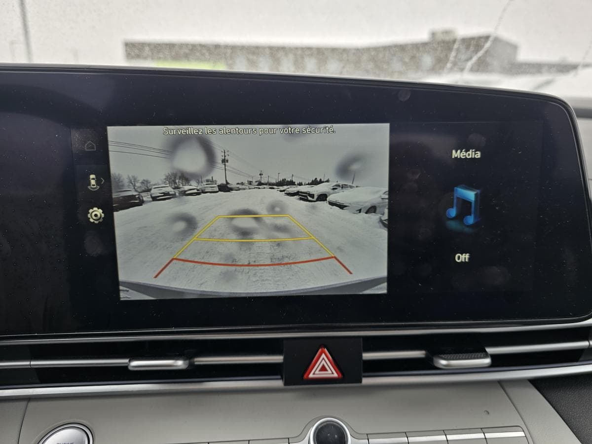 Hyundai Elantra Luxury IVT w/Two-Tone Interior 2025 — photo 17