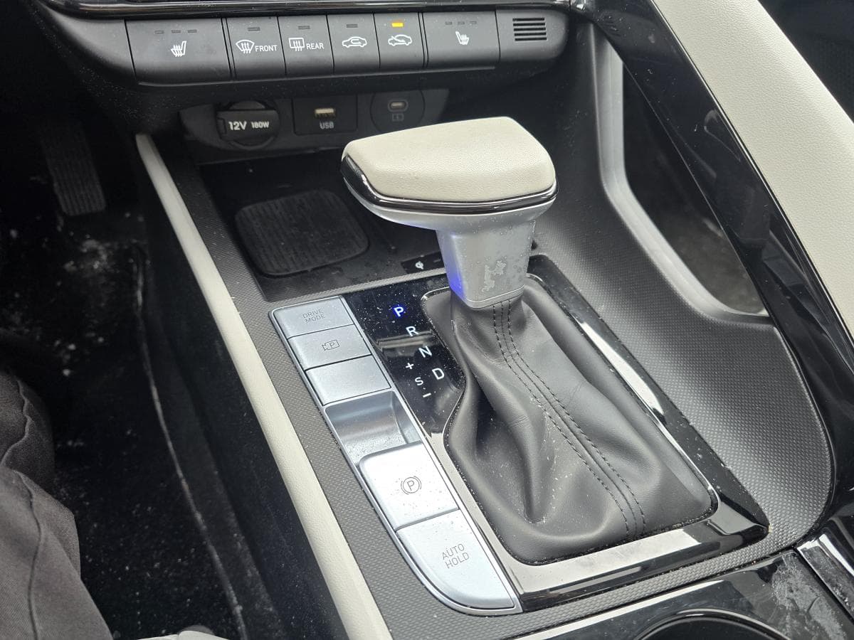 Hyundai Elantra Luxury IVT w/Two-Tone Interior 2025 — photo 20