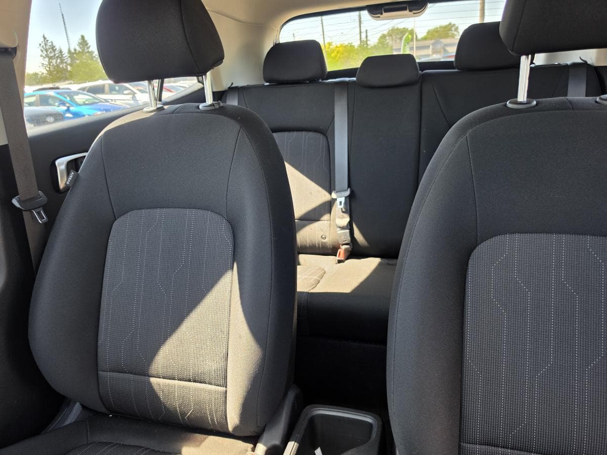 Hyundai Venue ESSENTIAL TWO TONES SIEGES CHAUFFANTS BLUETOOTH CAMERA 2025 — photo 11
