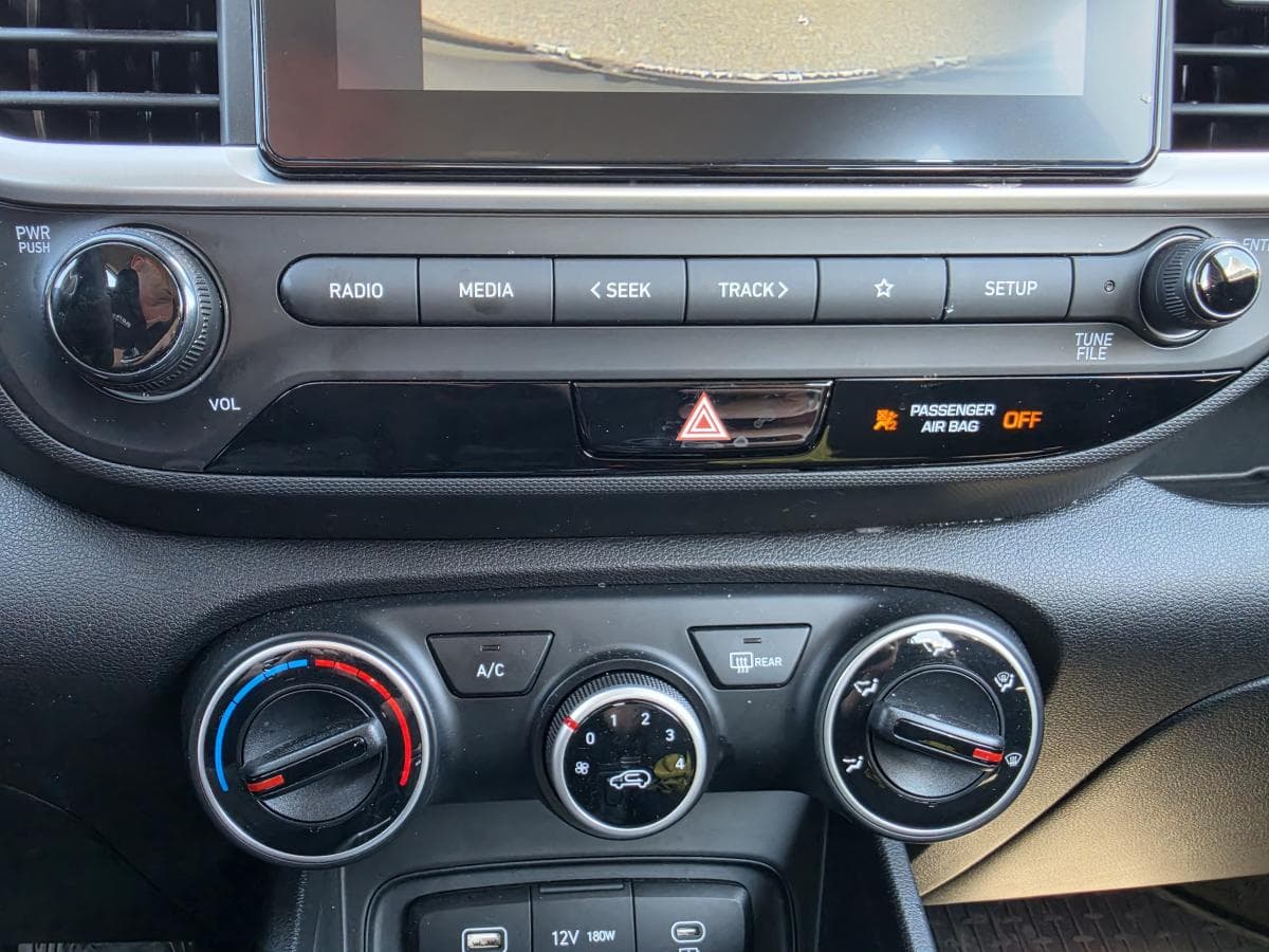 Hyundai Venue ESSENTIAL TWO TONES SIEGES CHAUFFANTS BLUETOOTH CAMERA 2025 — photo 17