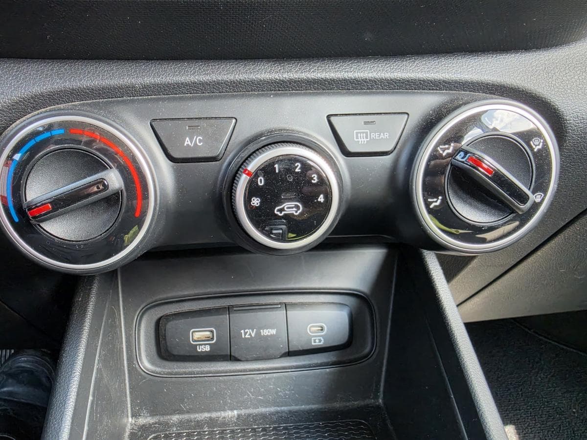 Hyundai Venue Essential IVT 2024 — photo 18