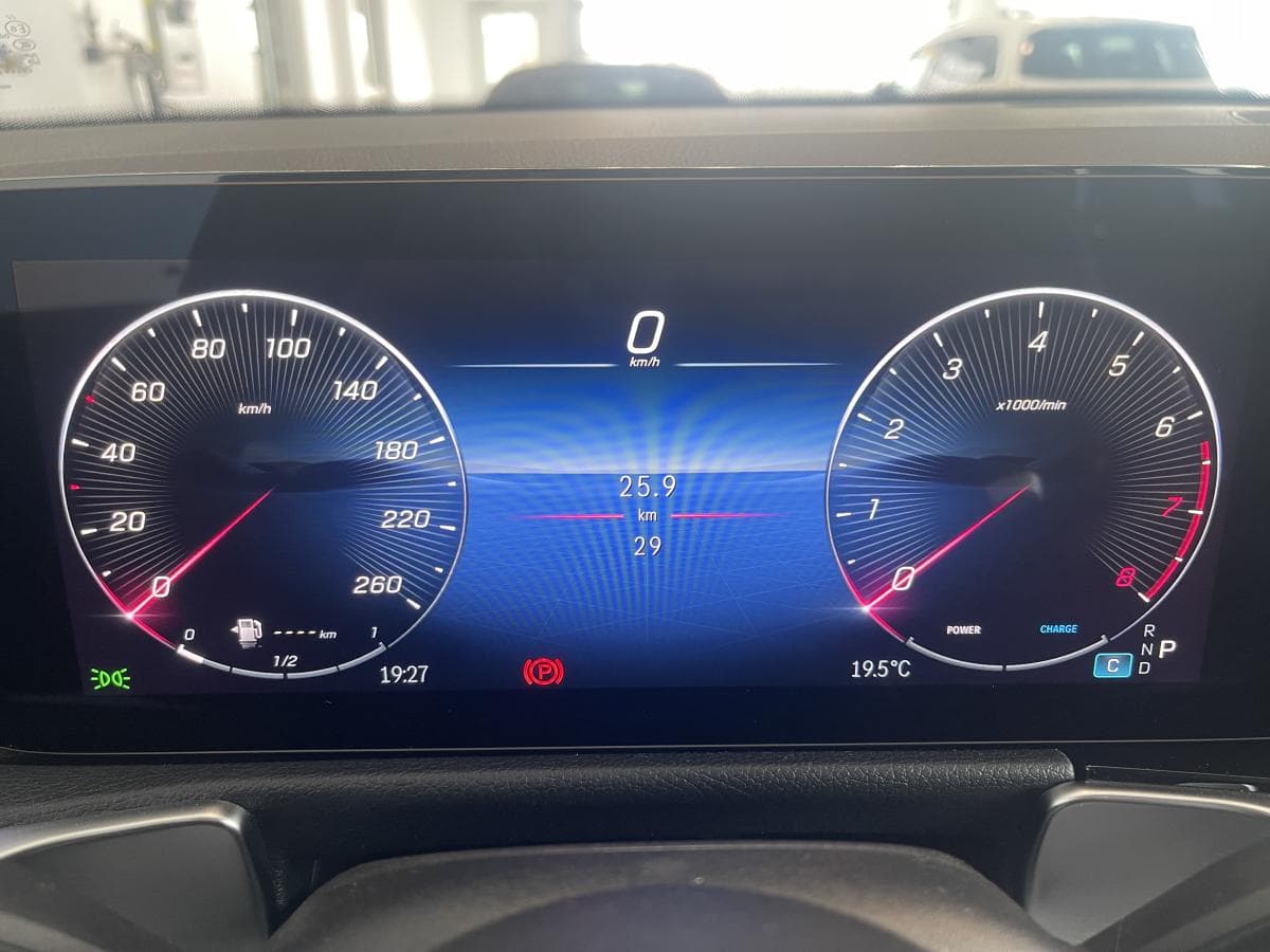 Mercedes-Benz GLB 250 2026 — photo 16
