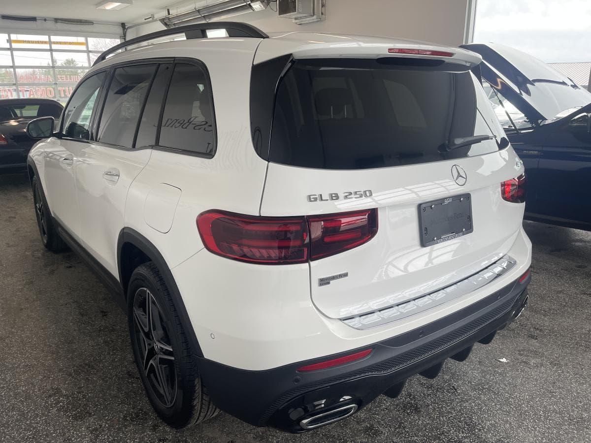 Mercedes-Benz GLB 250 2026 — photo 8