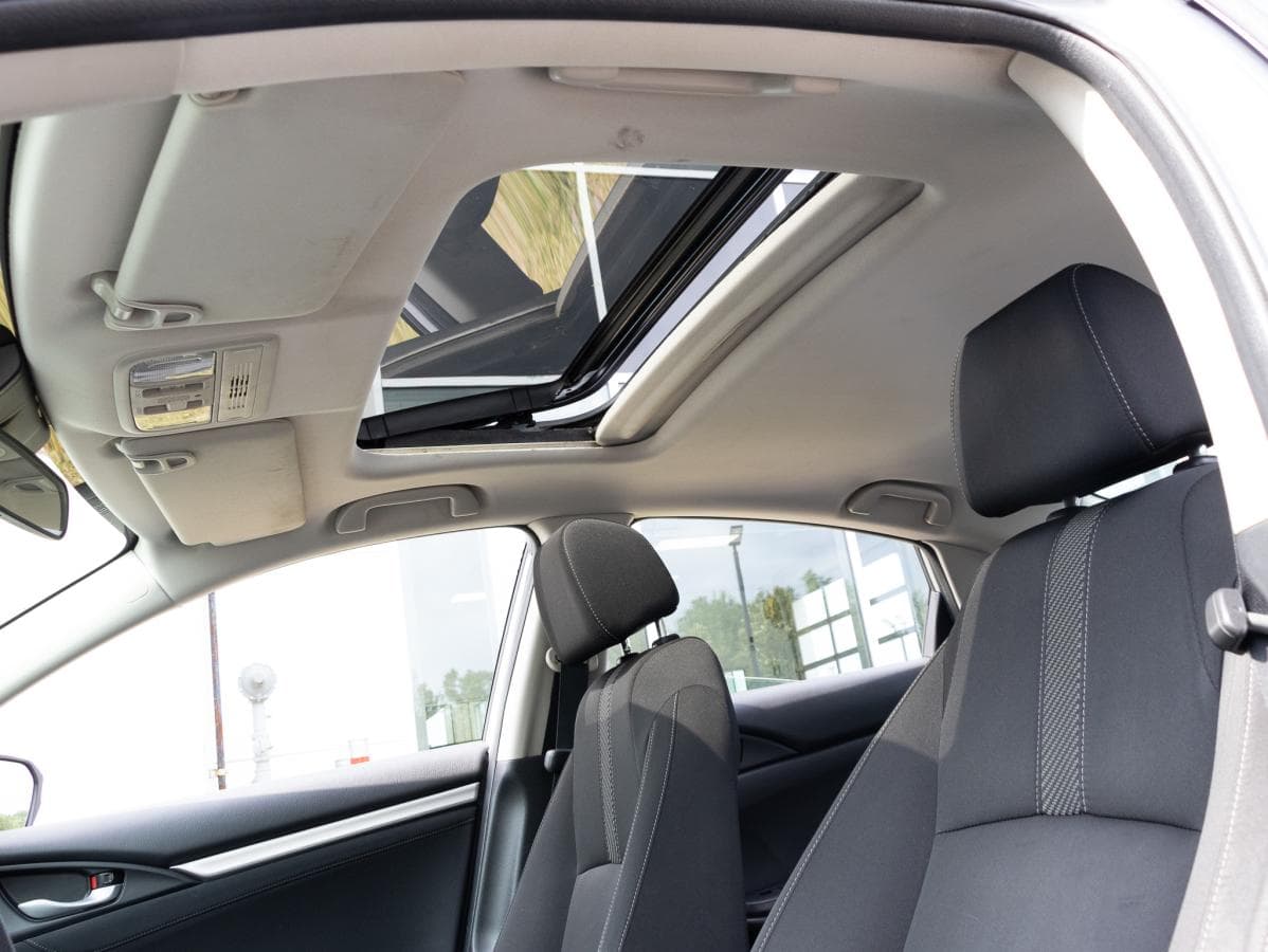 Honda Civic 2018 — photo 12