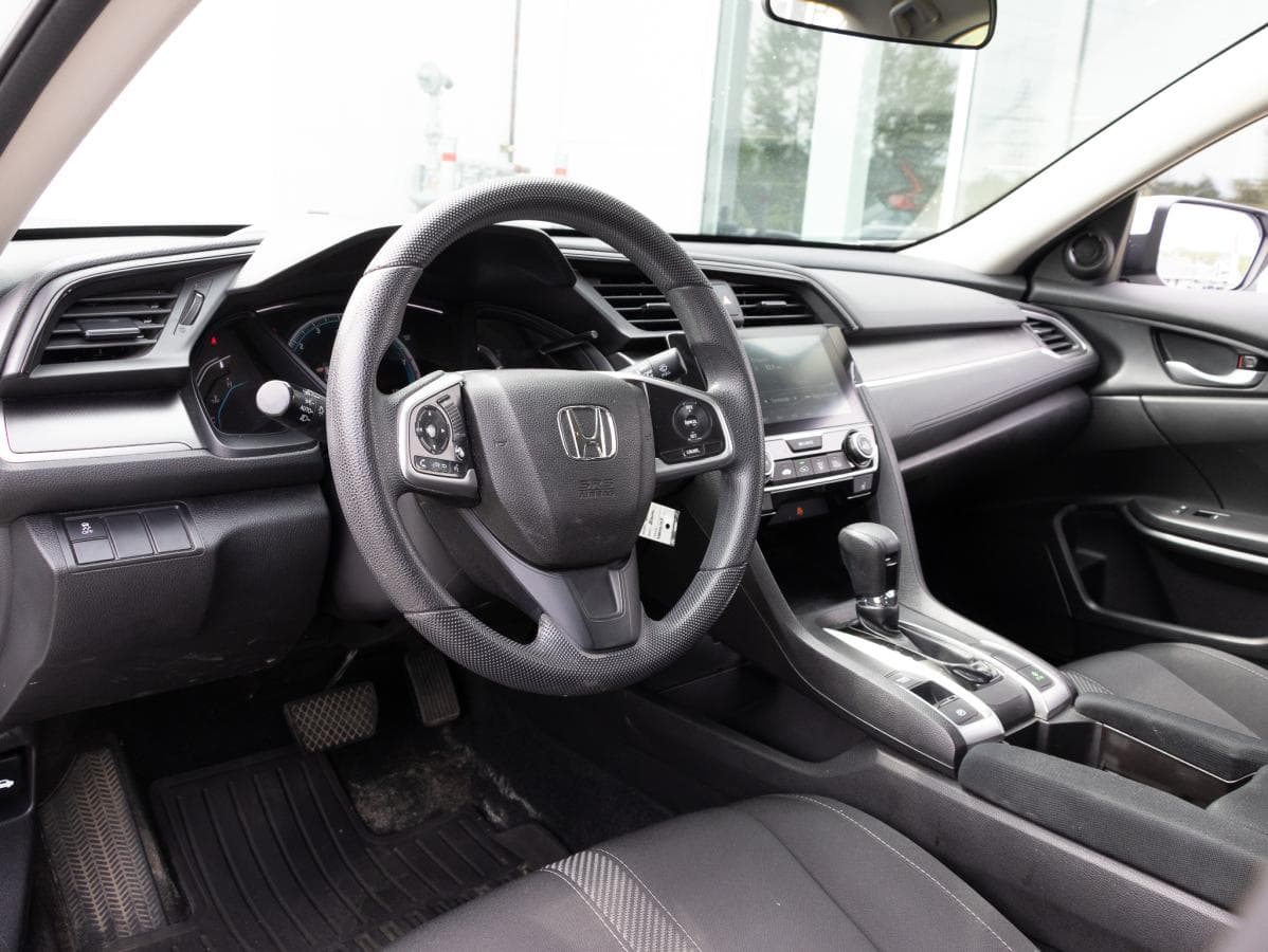 Honda Civic 2018 — photo 10