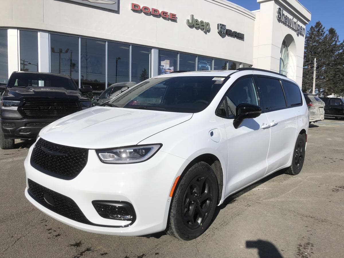 Chrysler Pacifica Hybrid 2024 à vendre à Shawinigan