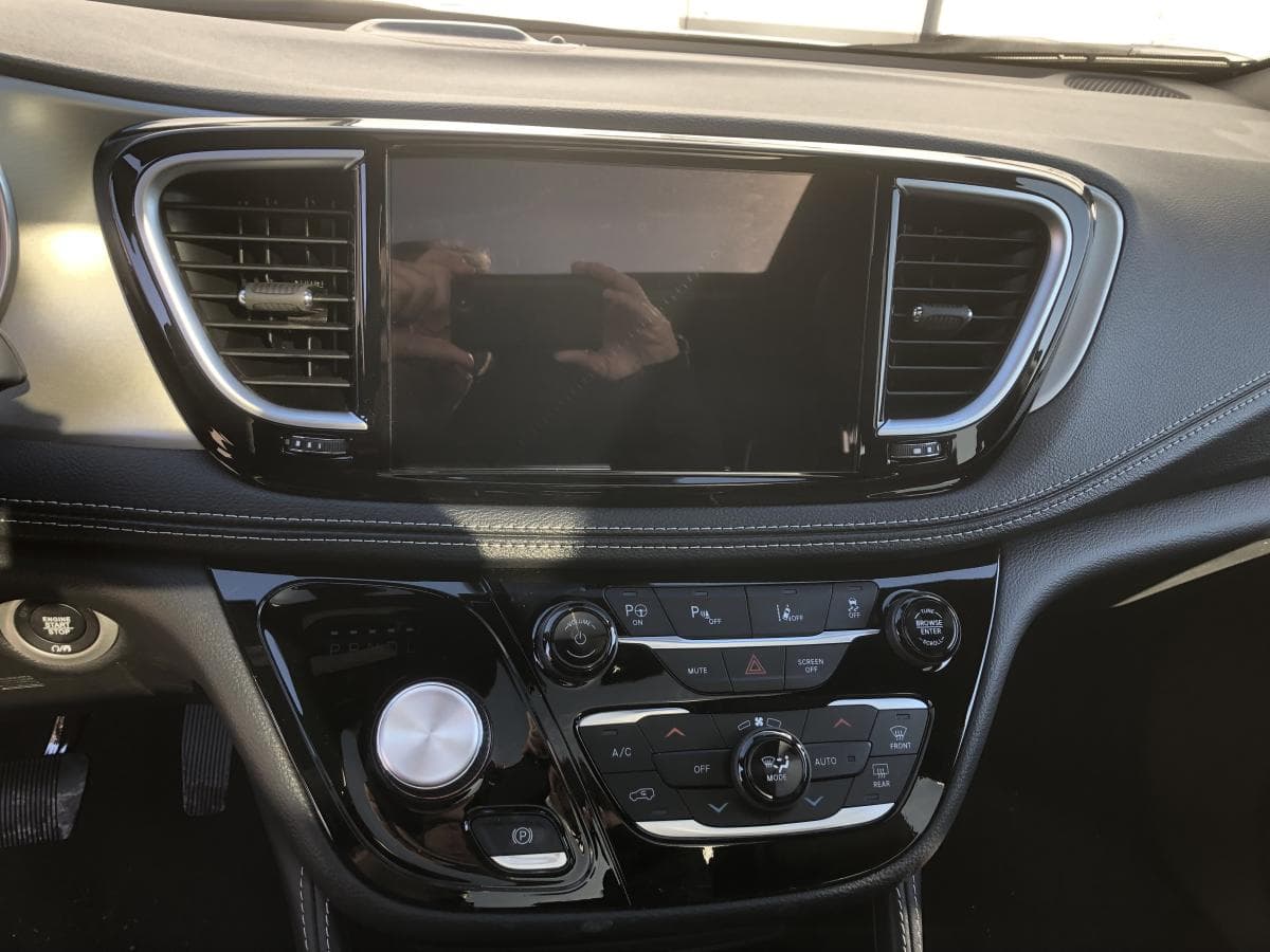 Chrysler Pacifica Hybrid 2024 — photo 11
