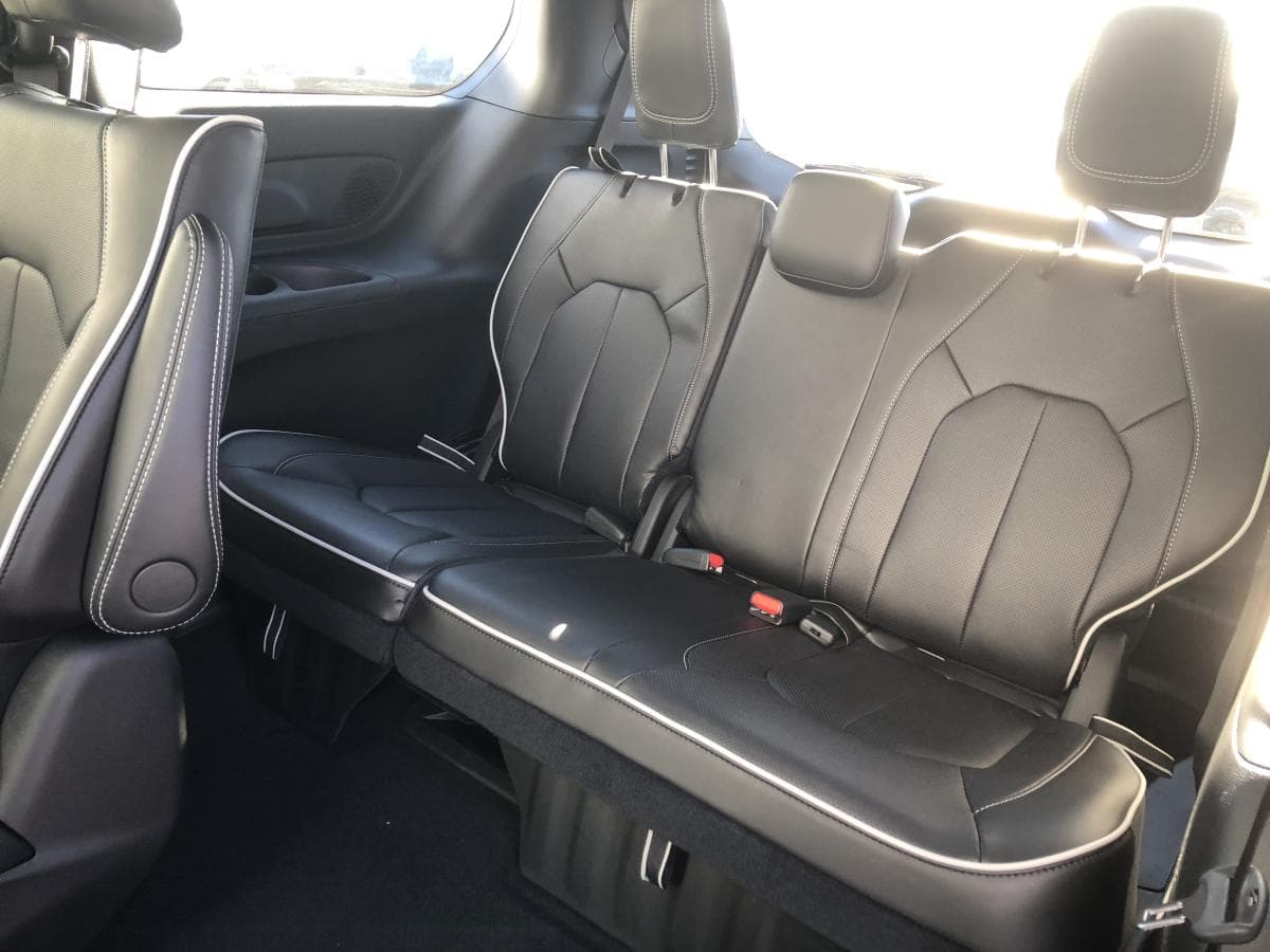 Chrysler Pacifica Hybrid 2024 — photo 15