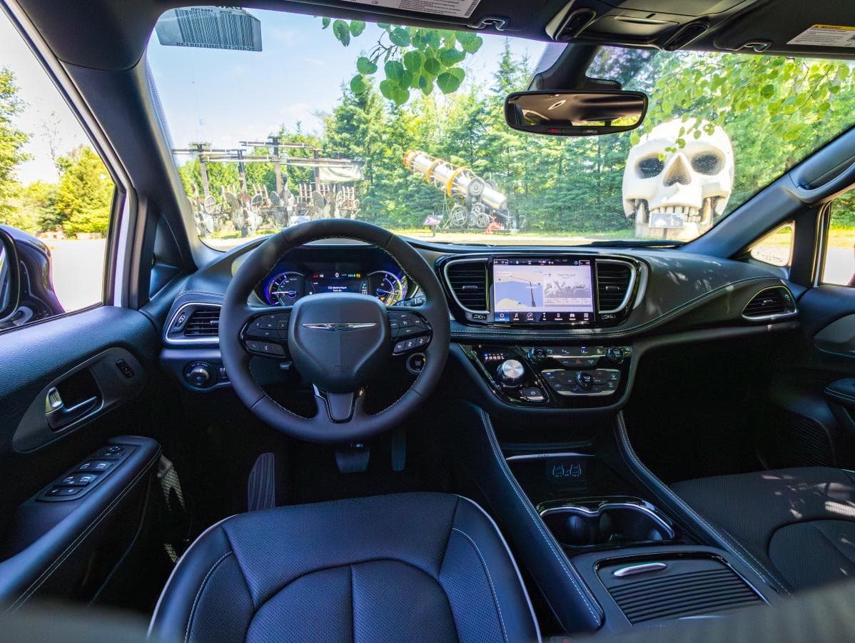 Chrysler Pacifica Hybrid 2024 — photo 18