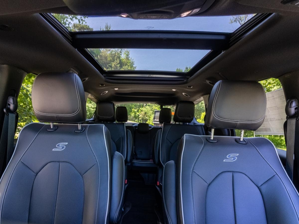Chrysler Pacifica Hybrid 2024 — photo 19