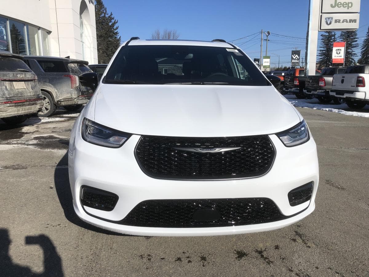 Chrysler Pacifica Hybrid 2024 — photo 3