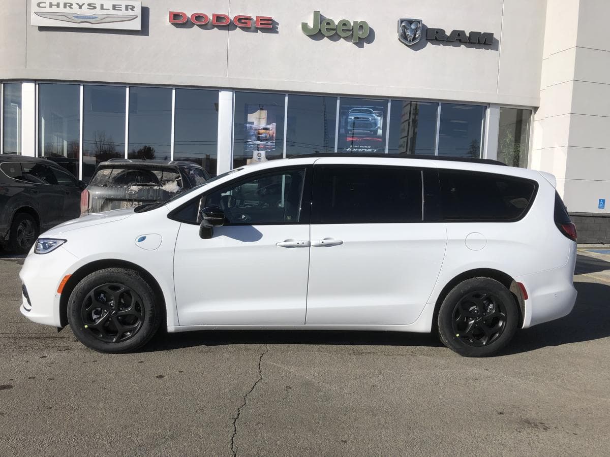 Chrysler Pacifica Hybrid 2024 — photo 4