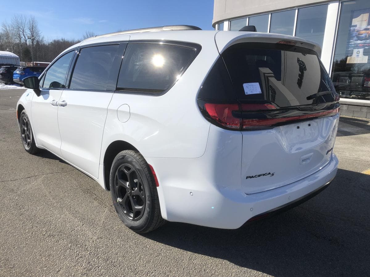 Chrysler Pacifica Hybrid 2024 — photo 5