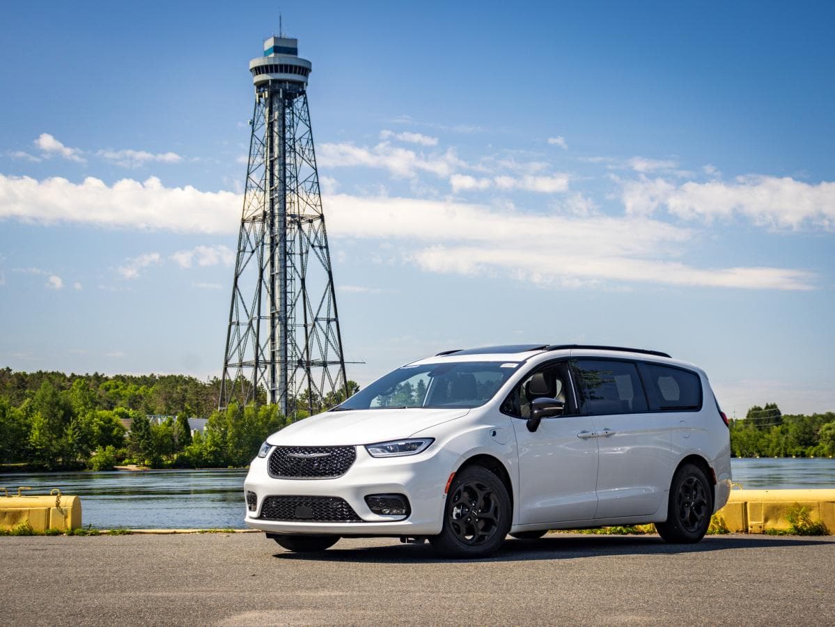 Chrysler Pacifica Hybrid 2024 — photo 6