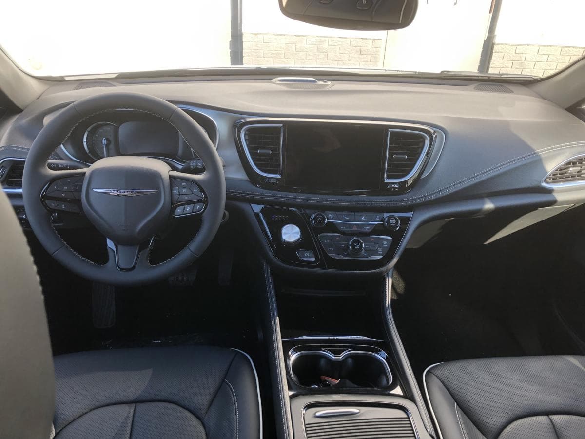 Chrysler Pacifica Hybrid 2024 — photo 9